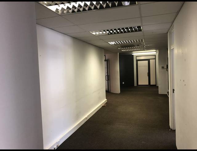 110M² OFFICE TO LET IN SEA POINT